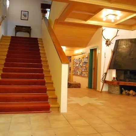 Aparthotel Bed Only Montana Ausseerland 4*